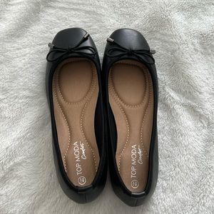 Black Woman’s Shoes Flats